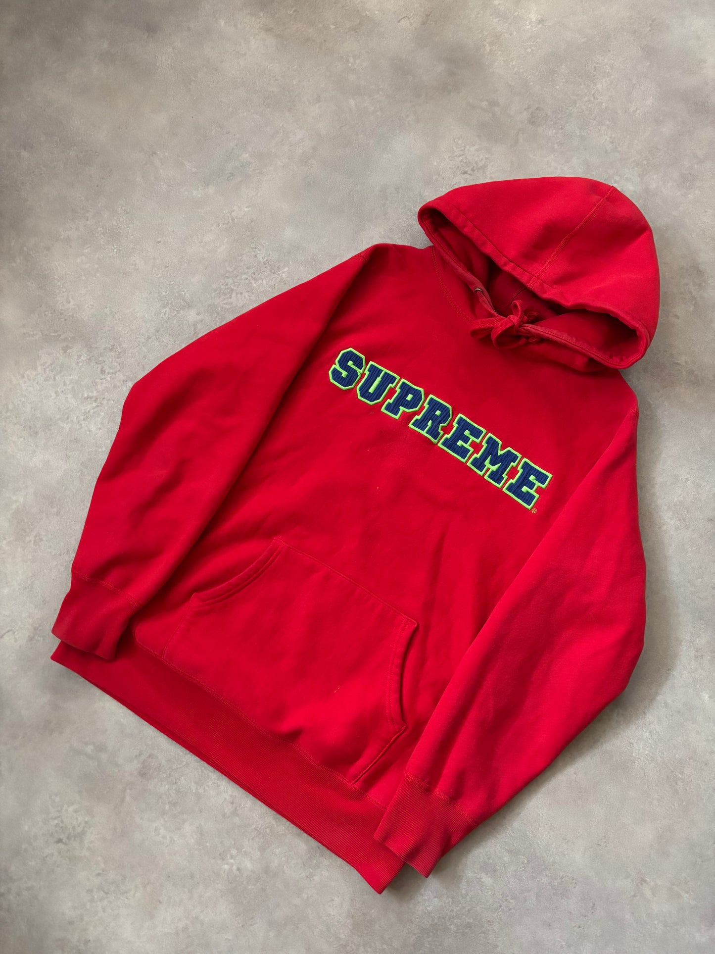 Supreme Red Hoodie (Str. L)
