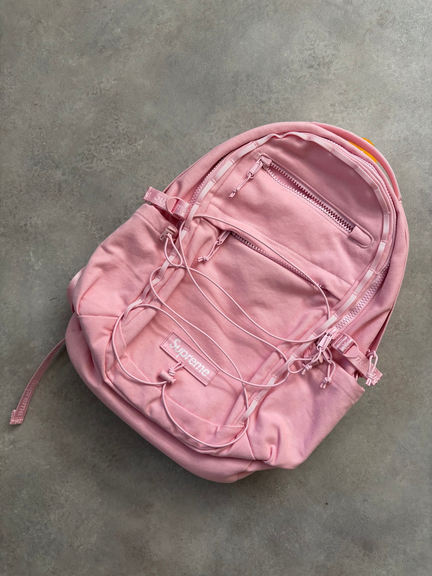 Supreme Logo Backpack (Str. OS)