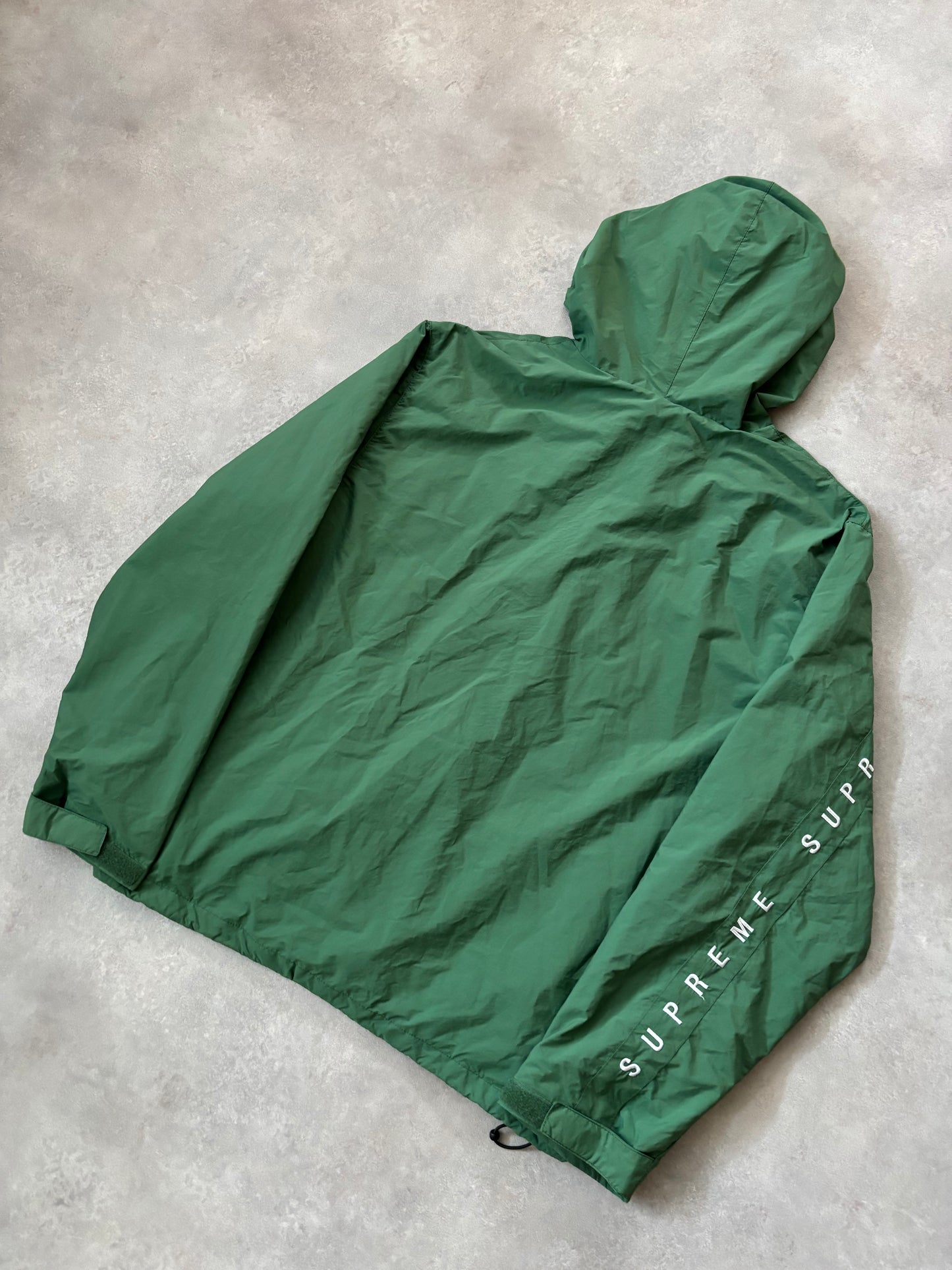 Supreme Embroidered Windbreaker (Str. M)