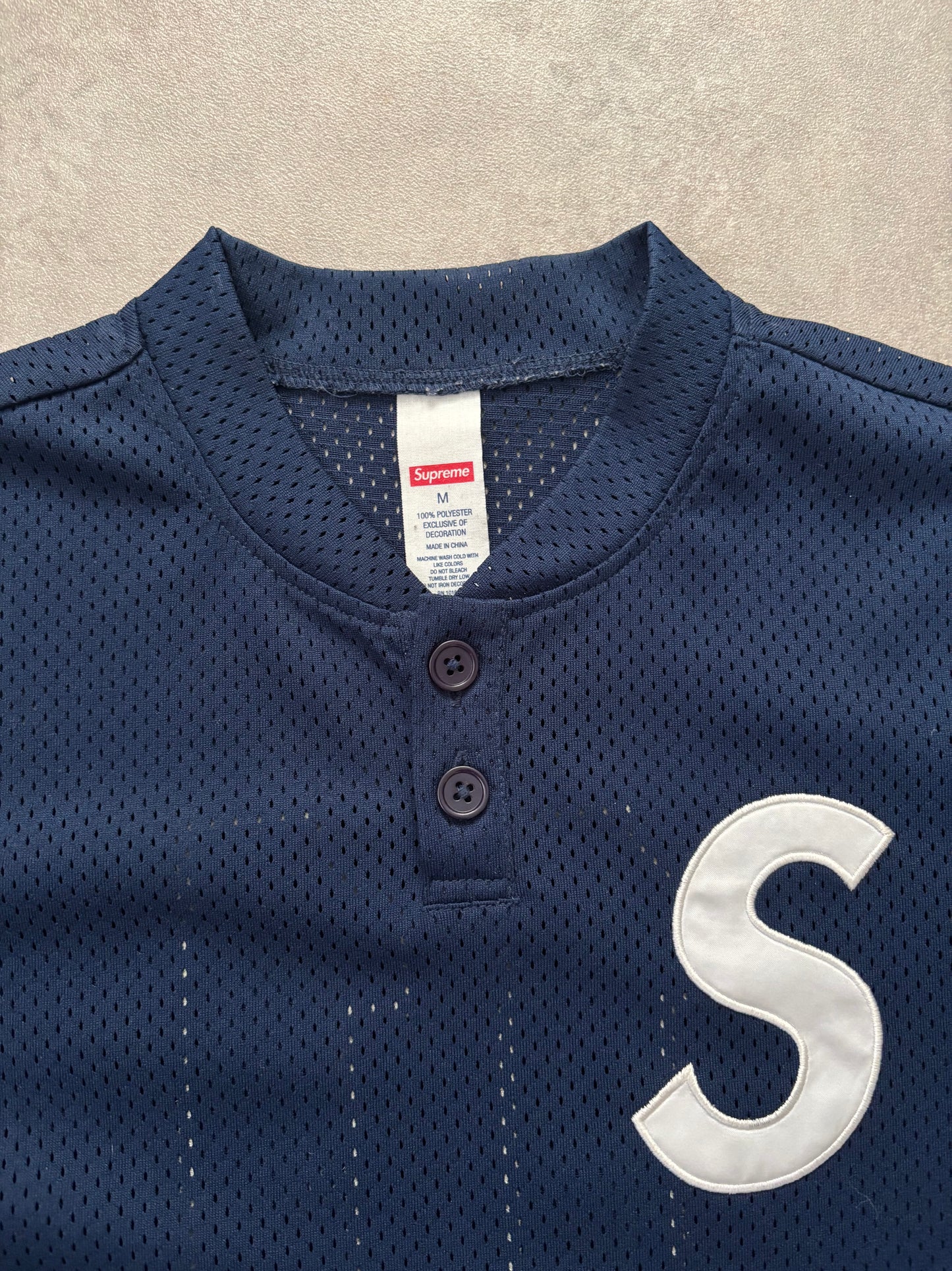 Supreme S Logo Baseball Henley (Str. M)