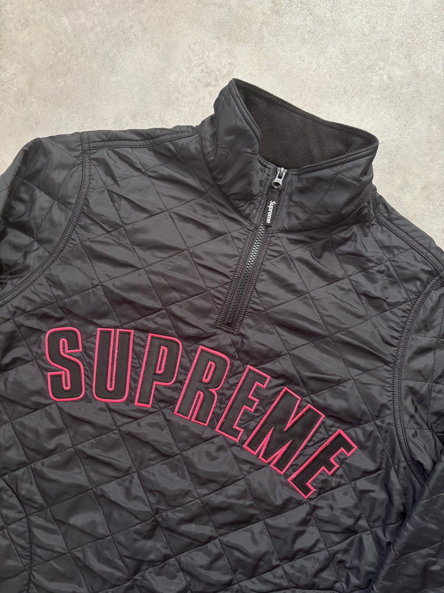 Supreme Arc Logo Quilted Half Zip Pullover (Str. M)