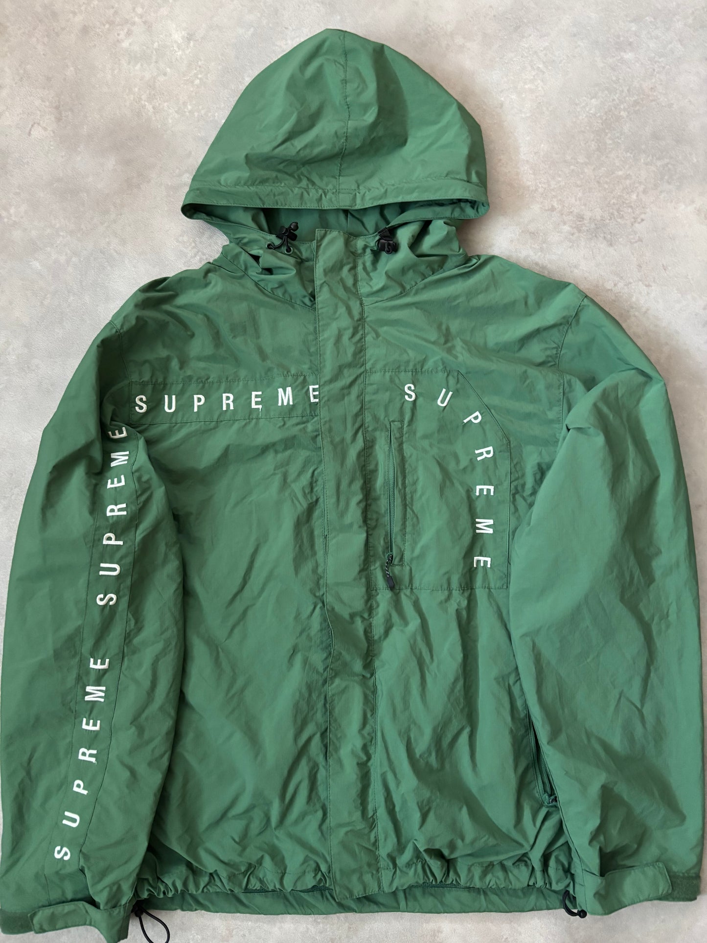 Supreme Embroidered Windbreaker (Str. M)