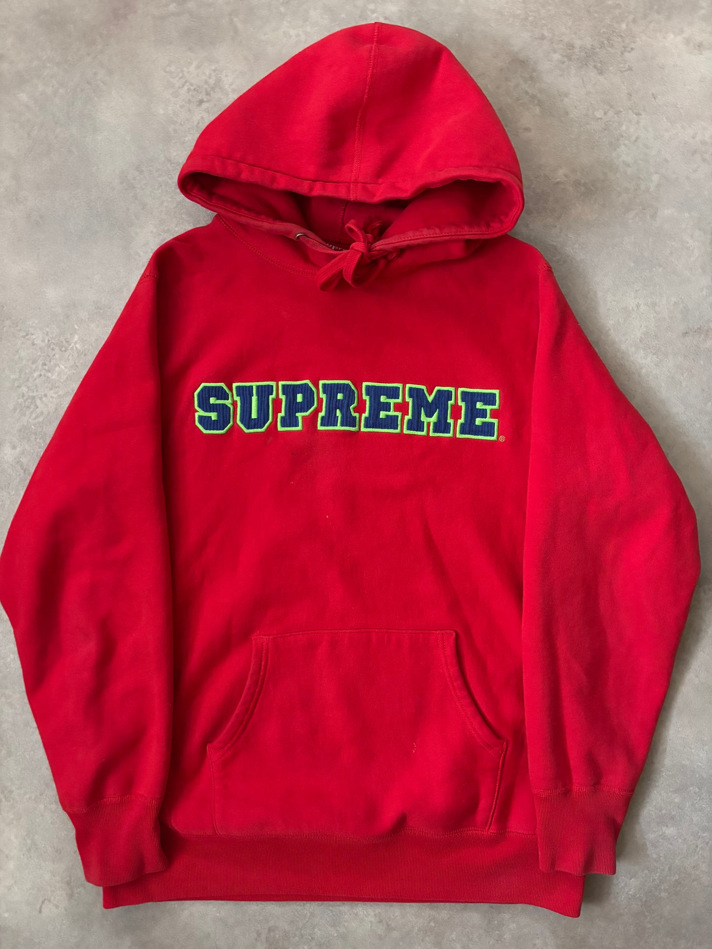 Supreme Red Hoodie (Str. L)