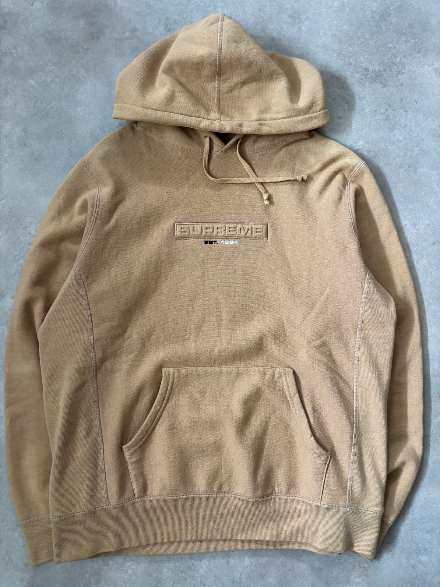 Supreme Embossed Logo Hoodie (Str. M)