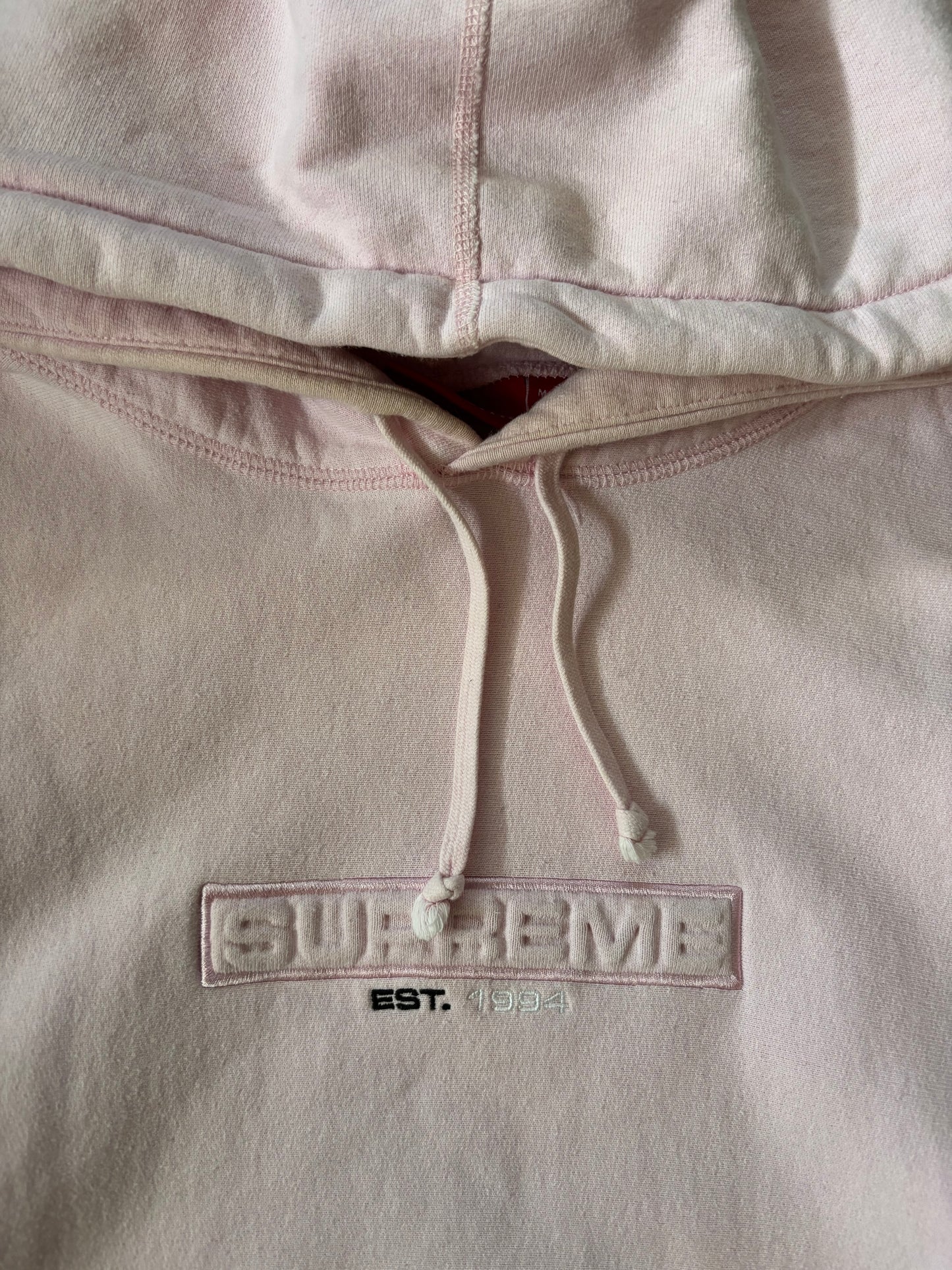 Supreme Embossed Logo Hoodie (Str. L)