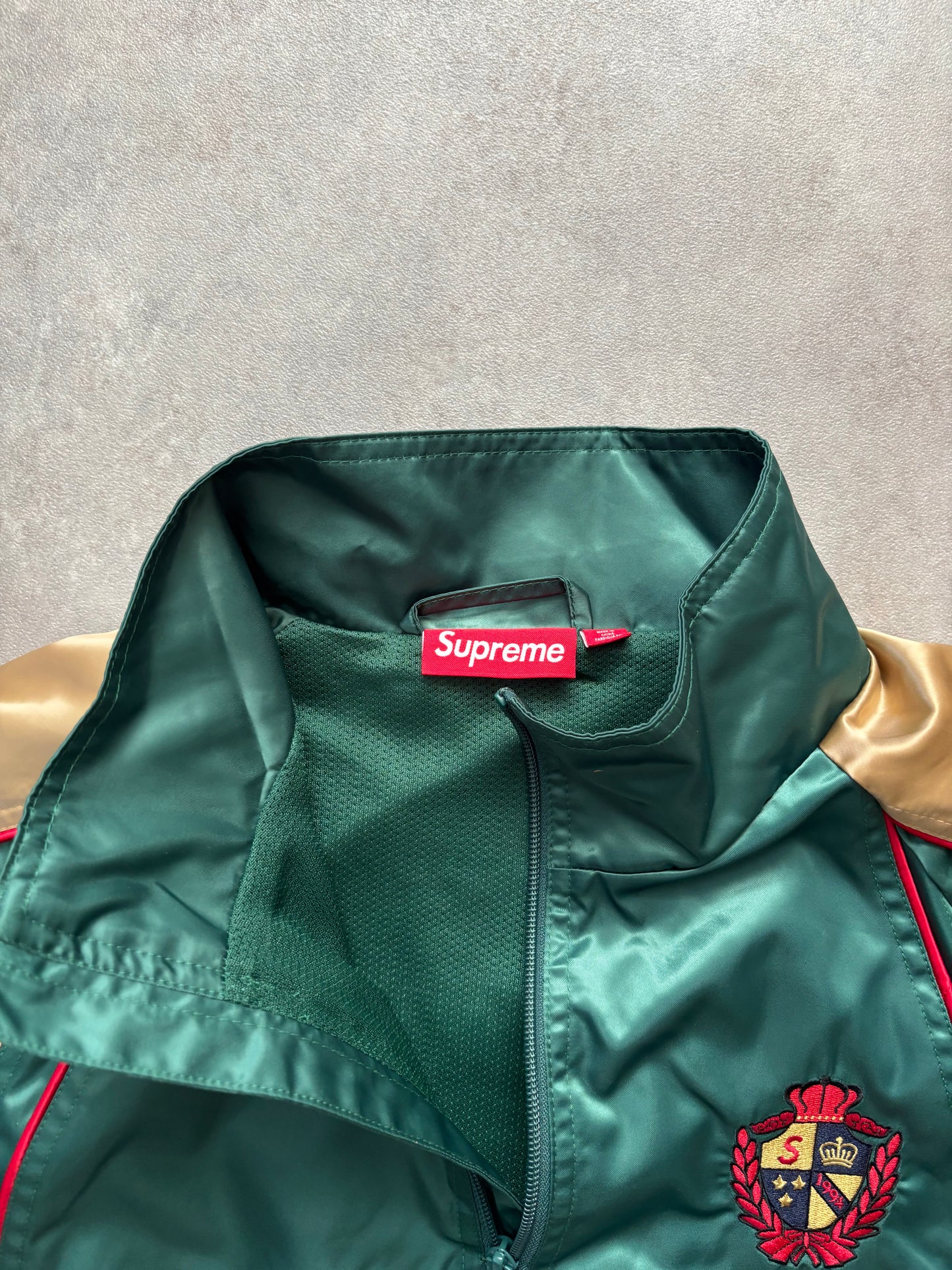 Supreme Satin Piping Pullover (Str. M)