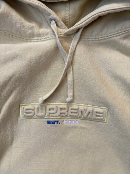 Supreme Embossed Logo Hooded Sweatshirt (Str. M)