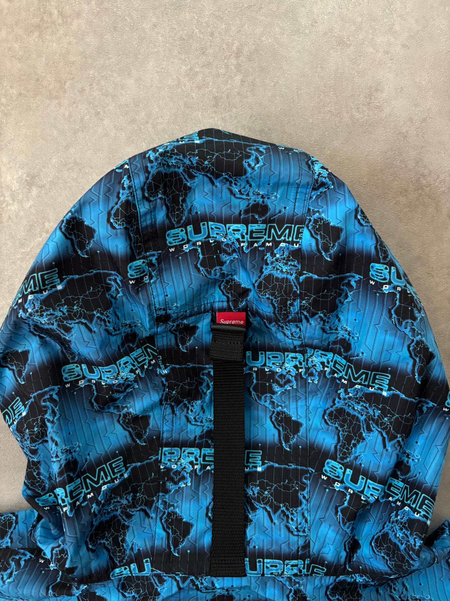 Supreme World Famous Taped Seam Hooded Pullover (Str. L)