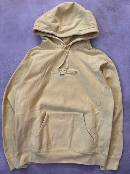 Supreme Embossed Logo Hooded Sweatshirt (Str. M)