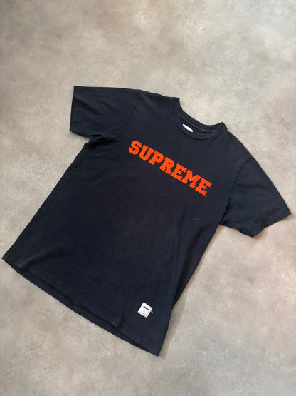 Supreme Collegiate Tee (Str. L)