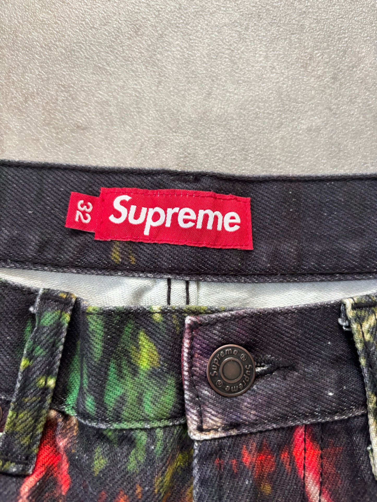 Supreme Shadows Baggy Denim Shorts (Str. 32)