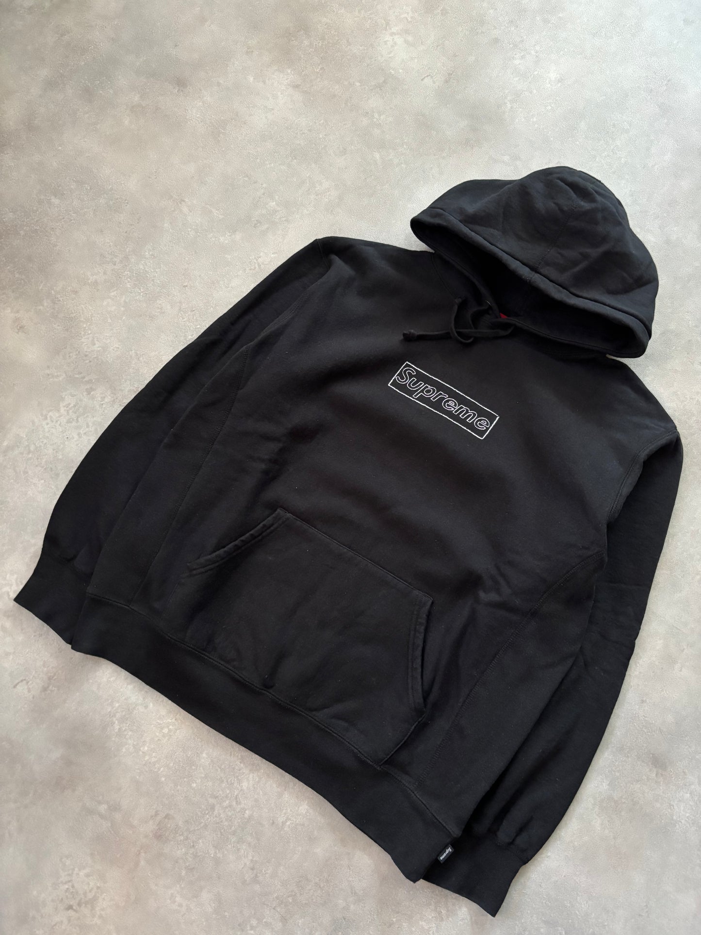 Supreme KAWS Chalk Logo Hoodie (Str. M)