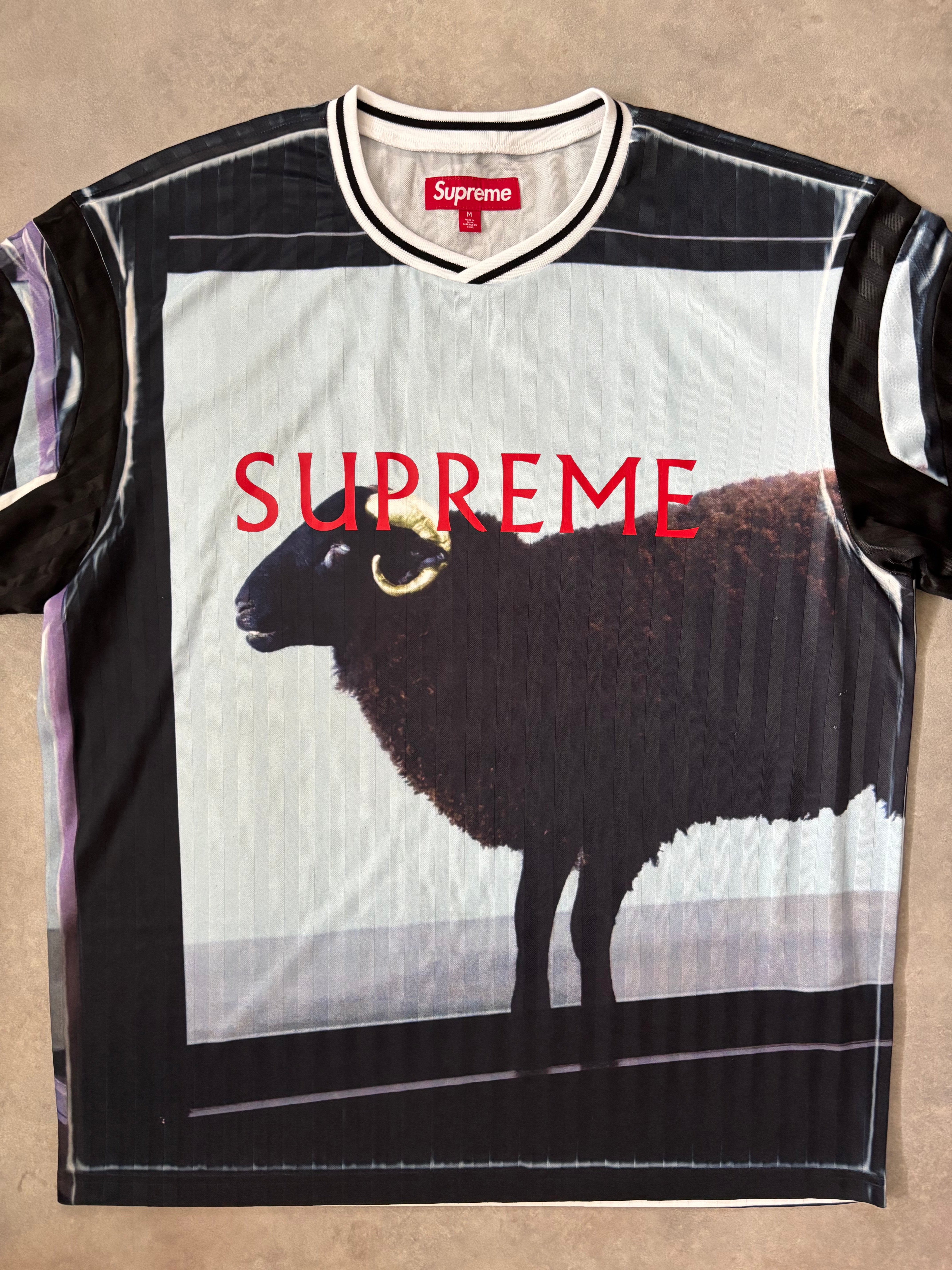 ウェア Supreme x Damien Hirst Soccer Jersey M Supreme Damien Hirst Soccer Jersey Black Hombre - SS25 - ES