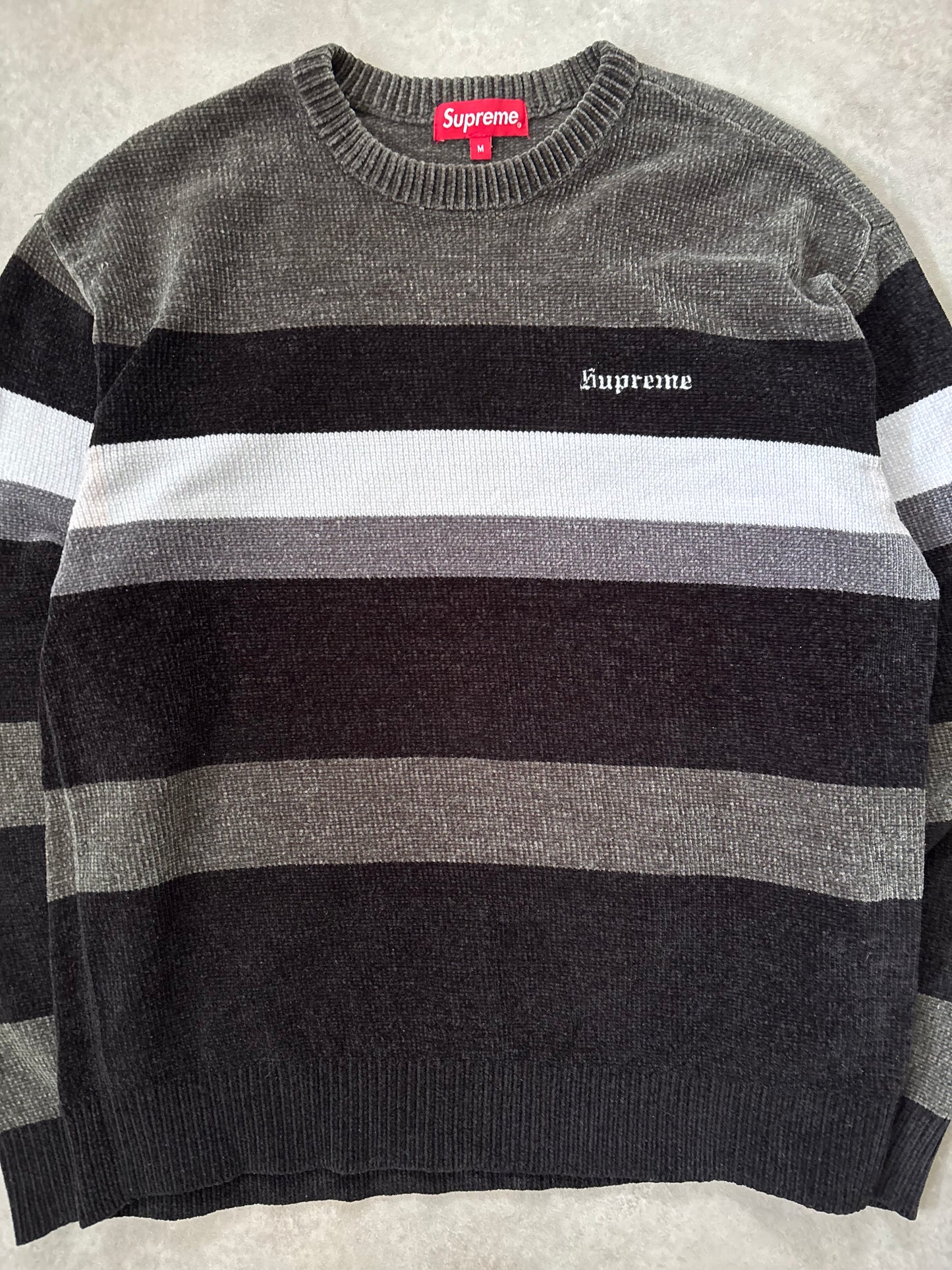 Supreme Chenille Sweater (Str. M)