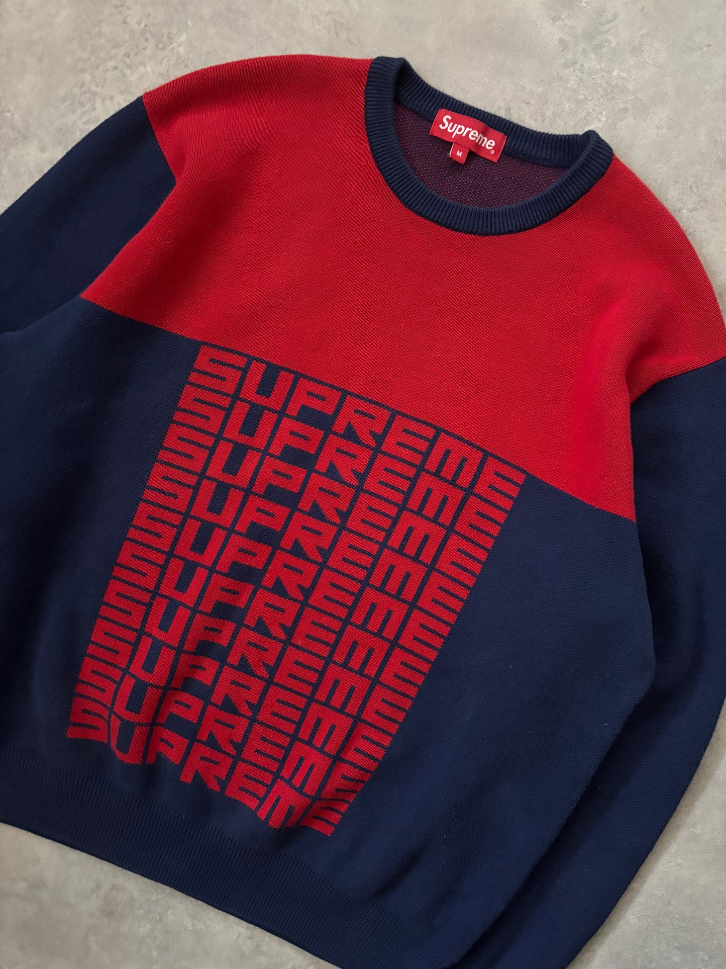 Supreme Logo Repeat Sweater (Str. M)