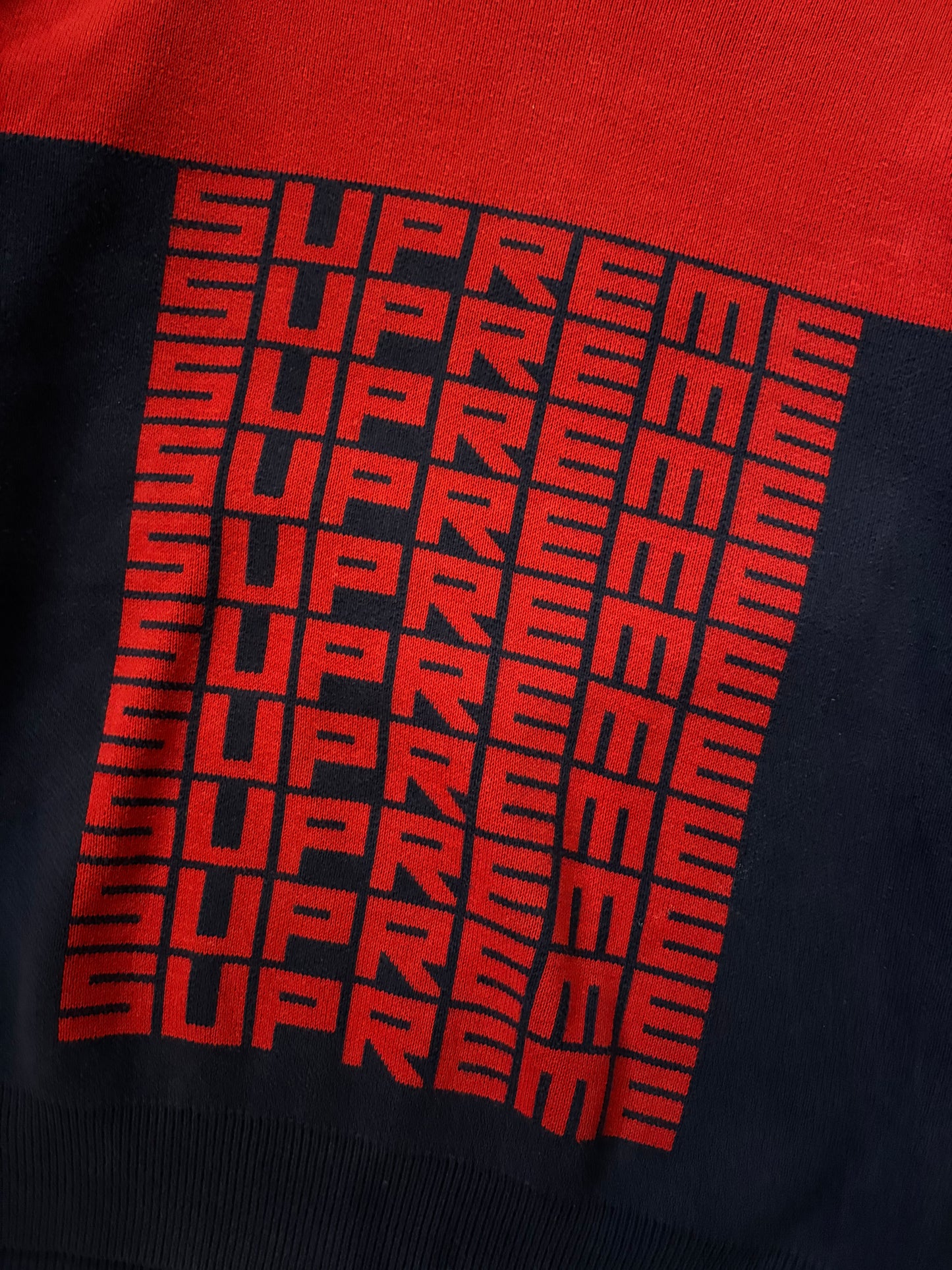 Supreme Logo Repeat Sweater (Str. M)