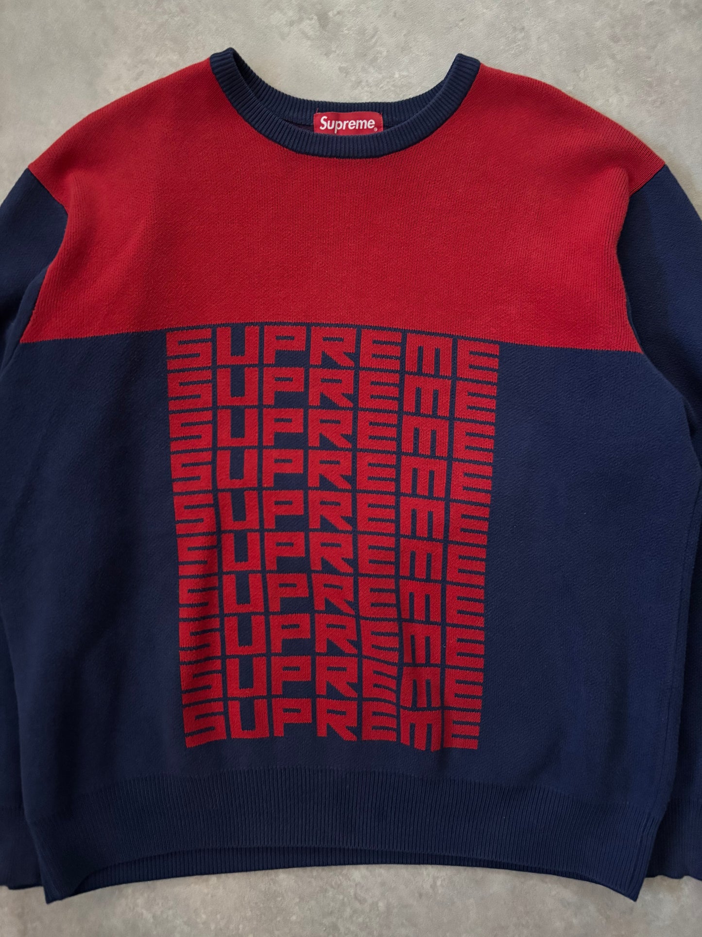 Supreme Logo Repeat Sweater (Str. M)
