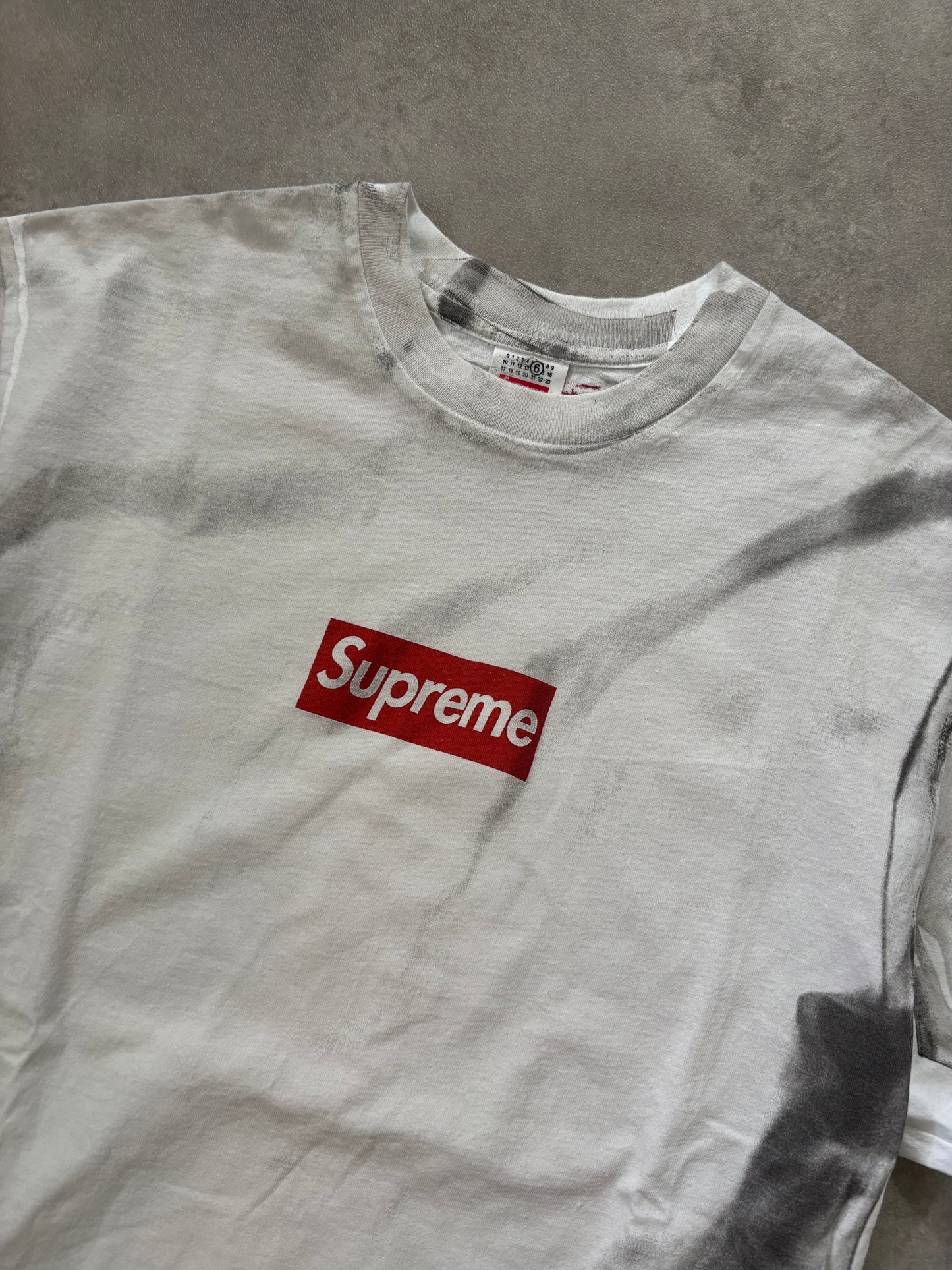 Supreme MM6 Maison Margiela Box Logo Tee (Str. S)
