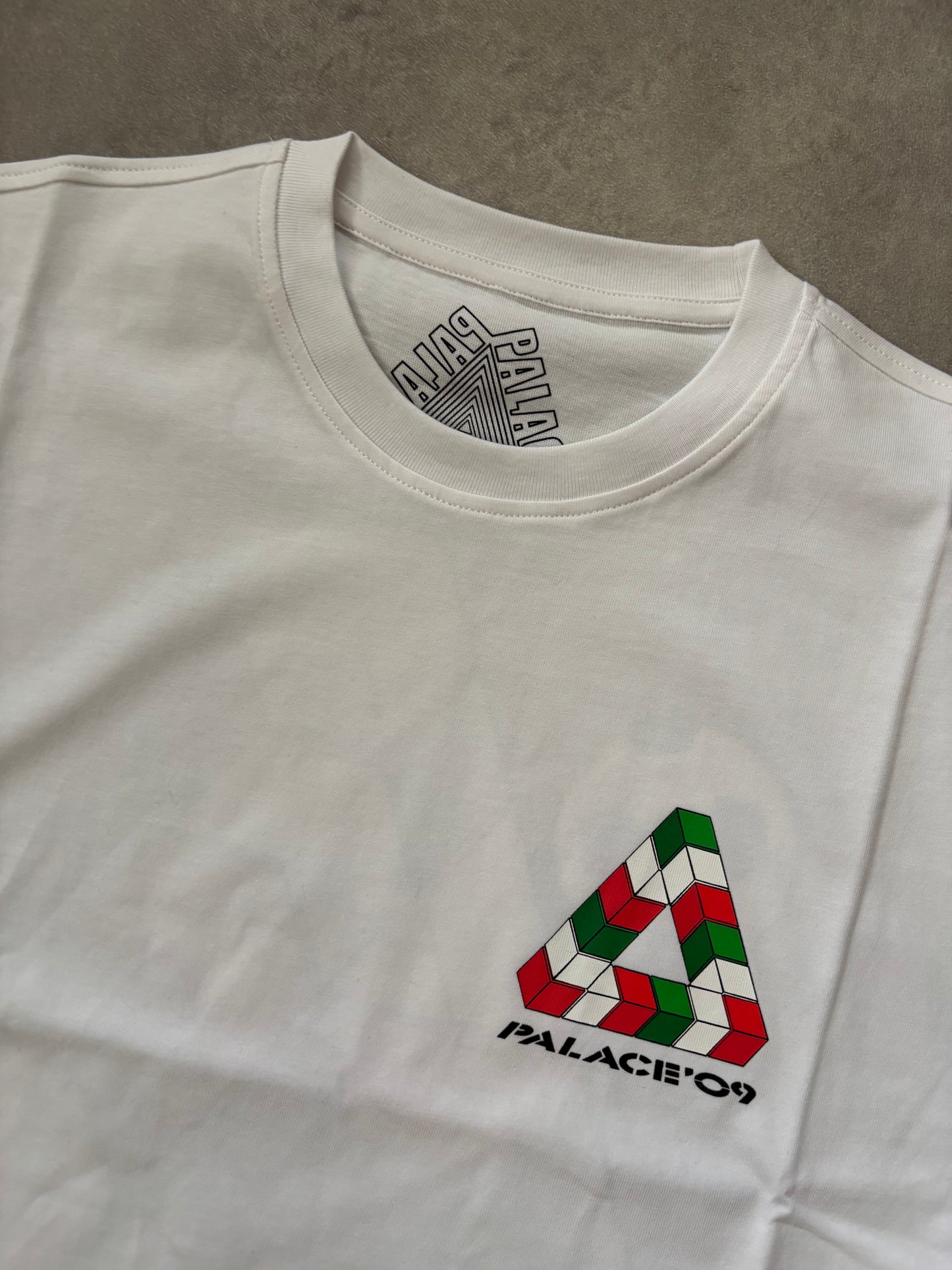 Palace 09 Tri-Ferg Tee (Str. M)