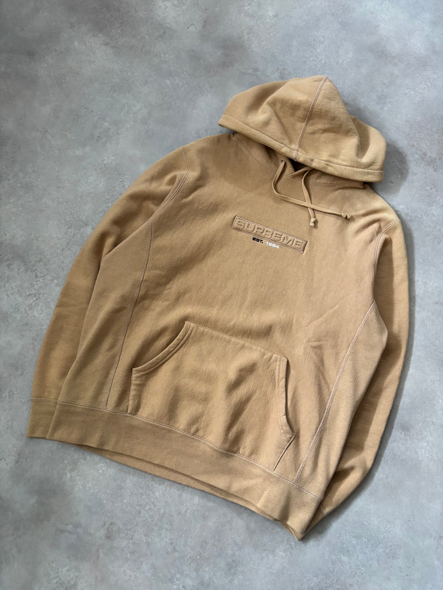 Supreme Embossed Logo Hoodie (Str. M)