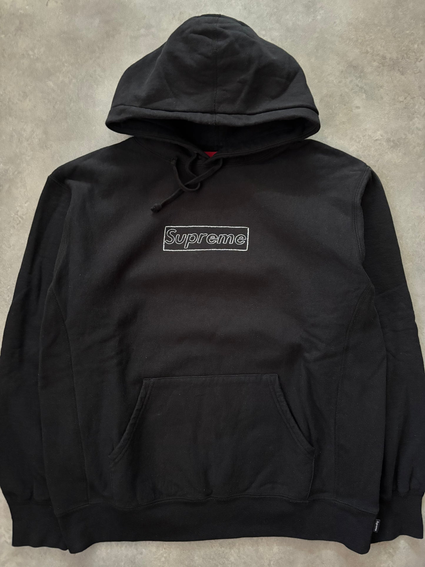 Supreme KAWS Chalk Logo Hoodie (Str. M)